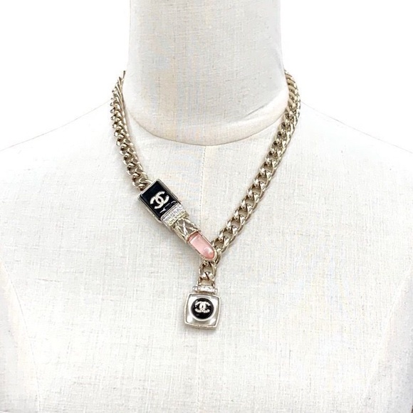 CHANEL Resin and Metal Strass Pearl Lipstick Necklace Pink Gold - Picture 15 of 16